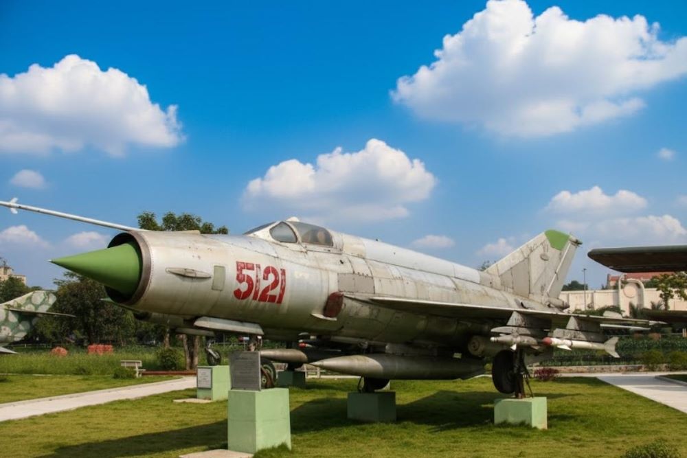 MiG-21 số hiệu 5121 là chiến đấu cơ đầu tiên trên thế giới bắn hạ máy bay B-52 bằng tên lửa không đối không